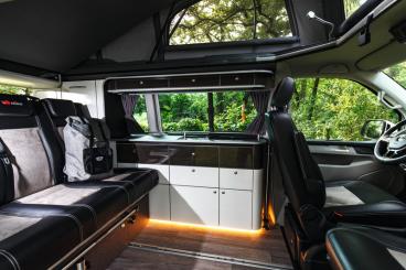 TrioLoft Möbelzeile als Fertigteil für VW T6 