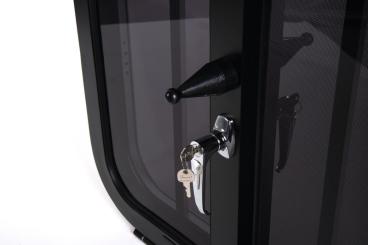 Trailer Pferdeanhänger Fenster mit Gitter und abschließbar 